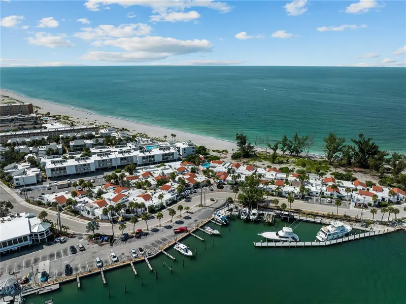 1585 TARPON CENTER DR #21, VENICE