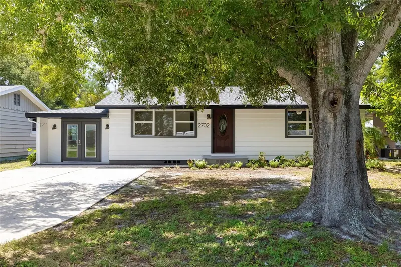 2702 GRAND CAYMAN STREET, SARASOTA