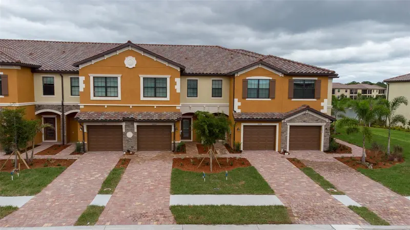20450 LAGENTE CIRCLE, VENICE