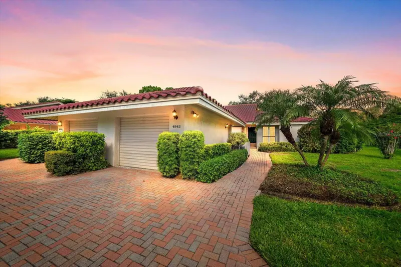4942 KESTRAL PARK CIRCLE #10, SARASOTA