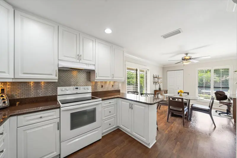 4942 KESTRAL PARK CIRCLE #10, SARASOTA, photo 2 of 54