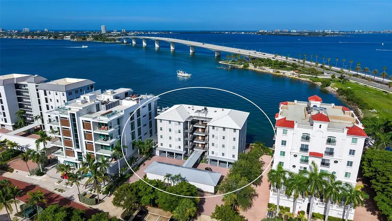 174 GOLDEN GATE POINT #43, SARASOTA