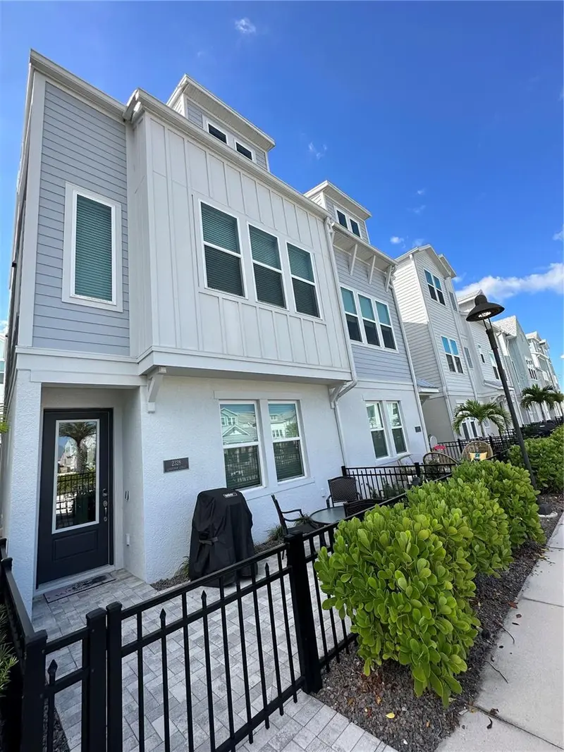 2328 LINDSTROM STREET, SARASOTA