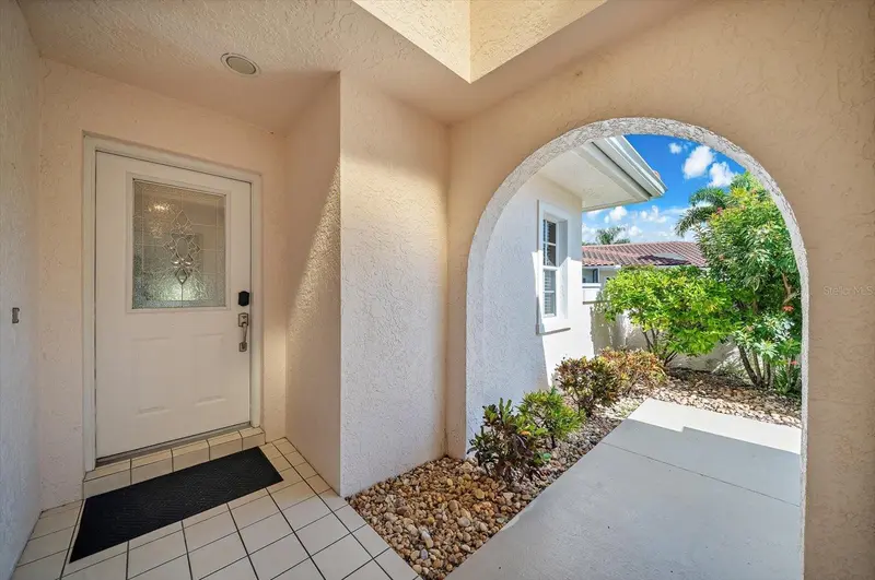 7306 GOLF POINTE CIRCLE, SARASOTA, photo 4 of 36