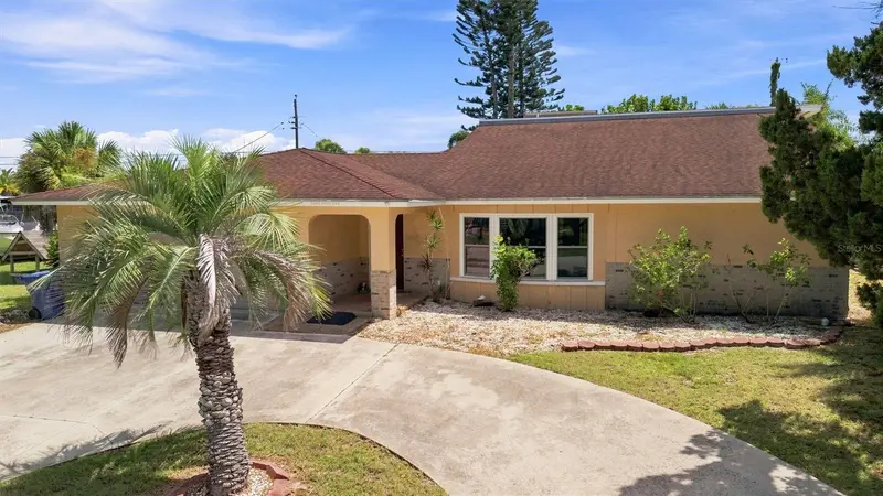 352 LAKE ROAD, VENICE