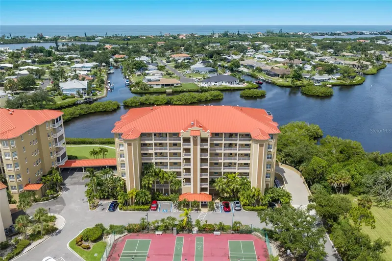 5100 JESSIE HARBOR DRIVE #404, OSPREY