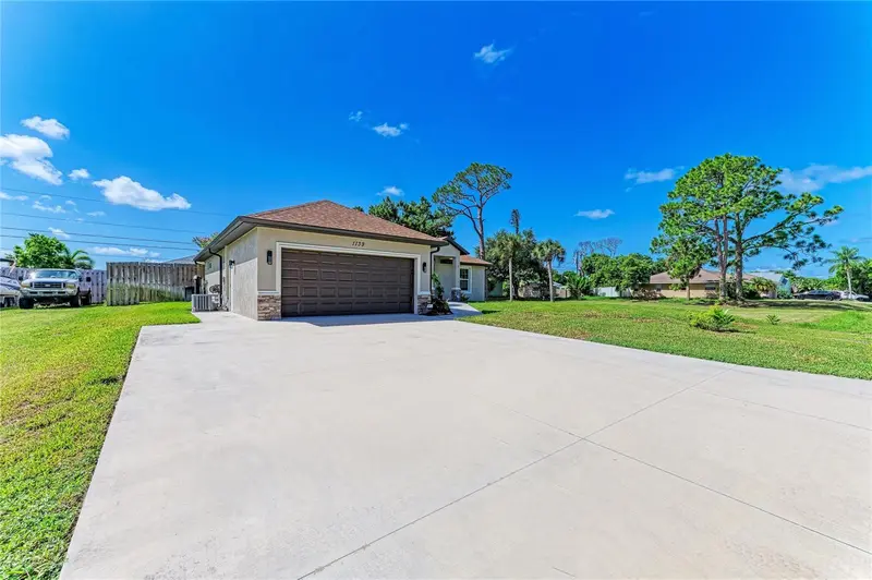 1139 PRIMROSE ROAD, VENICE, photo 2 of 47