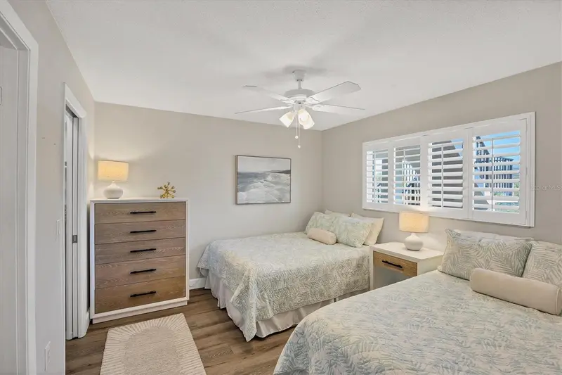 Thumbnail 25
