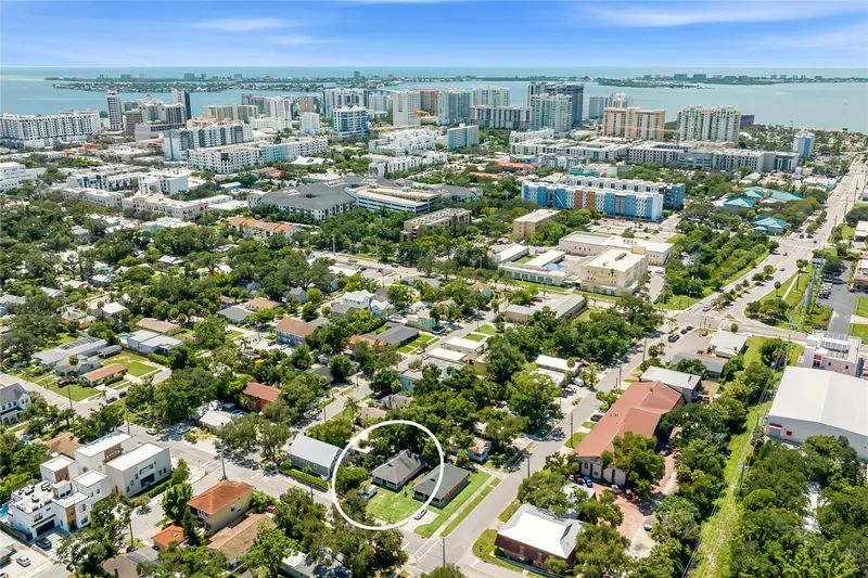 919 GOODRICH AVENUE, SARASOTA