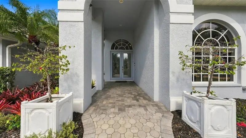 8136 REGENTS COURT, UNIVERSITY PARK, photo 5 of 59
