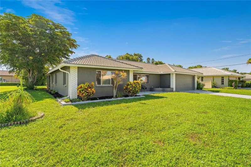 420 SIGNORELLI DRIVE, NOKOMIS, photo 2 of 50