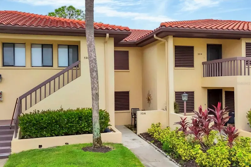 5216 LAKE VILLAGE DRIVE #71, SARASOTA