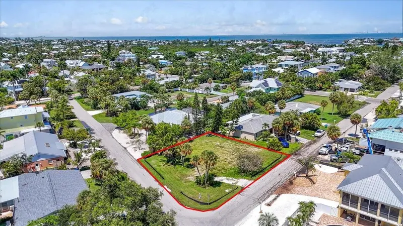 302 73RD STREET, HOLMES BEACH