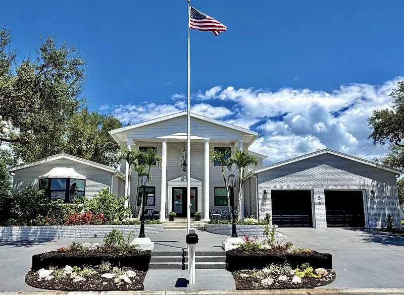 154 LOOKOUT POINT DRIVE, OSPREY