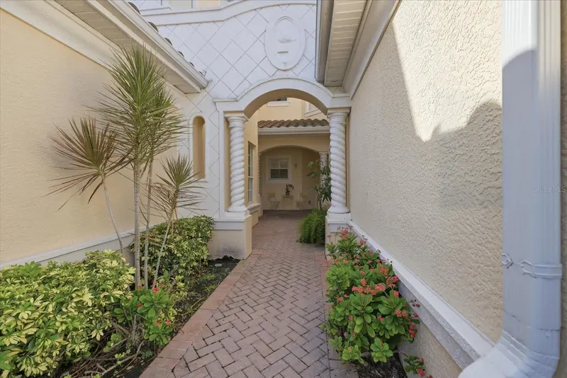 703 TRIANO CIRCLE #703, VENICE