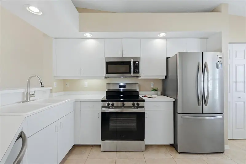 5725 GREENWOOD AVENUE #8203, NORTH PORT, photo 2 of 32