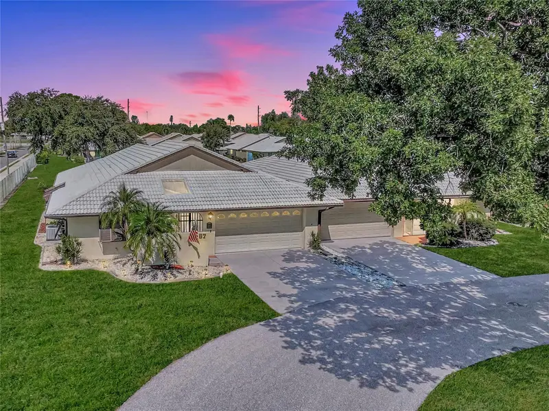 57 SANDSTONE CIRCLE, VENICE