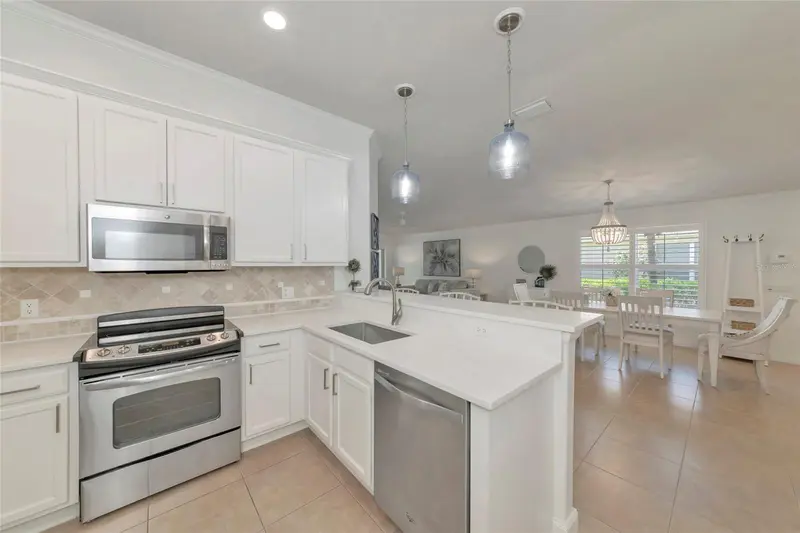 2133 BURGOS DRIVE, SARASOTA, photo 5 of 26