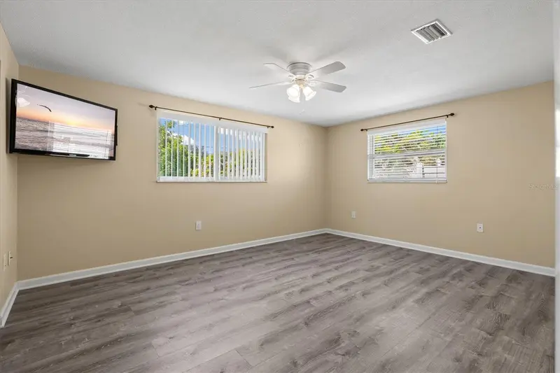 Thumbnail 18
