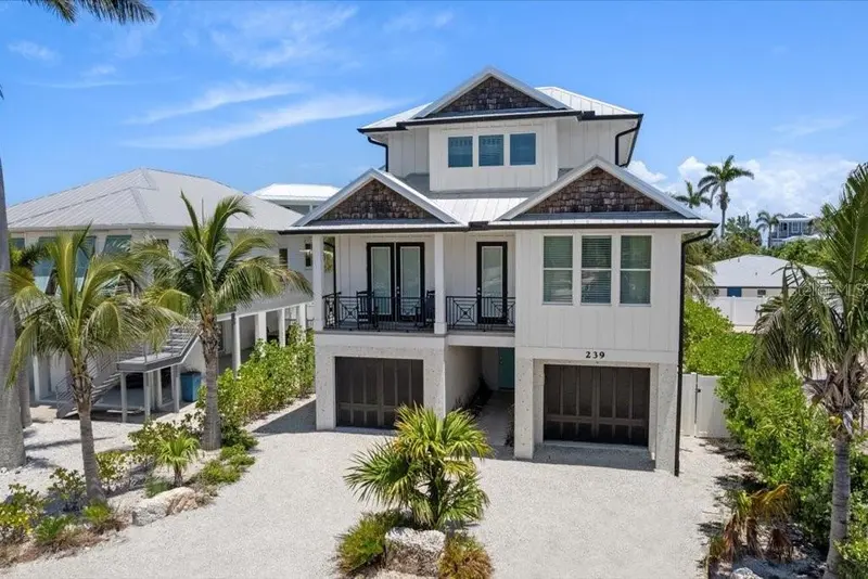 239 HARBOR DRIVE, HOLMES BEACH