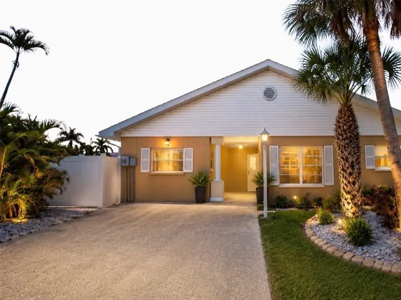 210 84TH STREET, HOLMES BEACH