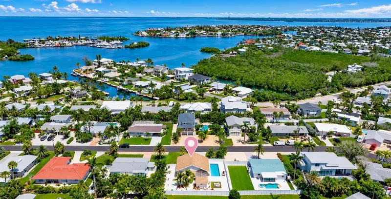 210 84TH STREET, HOLMES BEACH