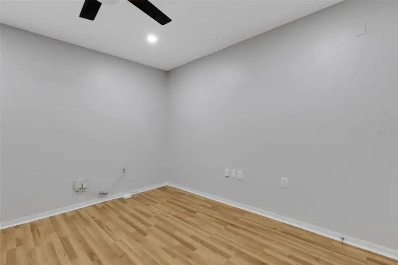 Thumbnail 34