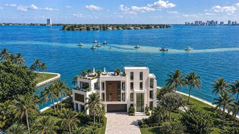 3200 HIGEL AVENUE, SARASOTA