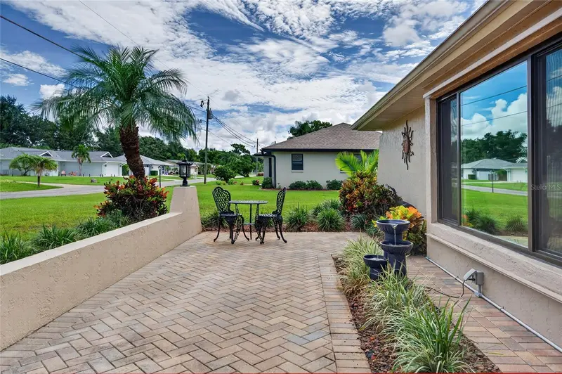 156 HOURGLASS DRIVE, VENICE, photo 4 of 93