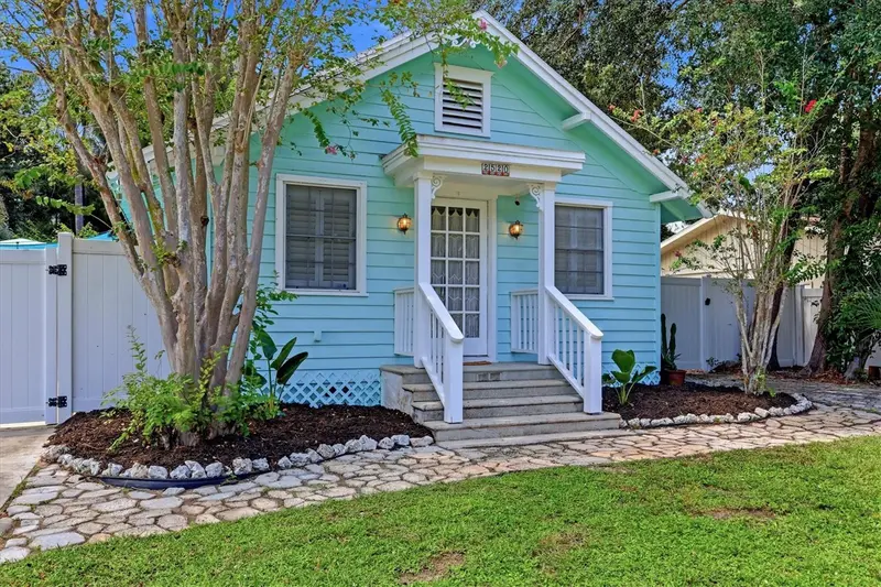 2520 HUNTINGTON AVENUE, SARASOTA