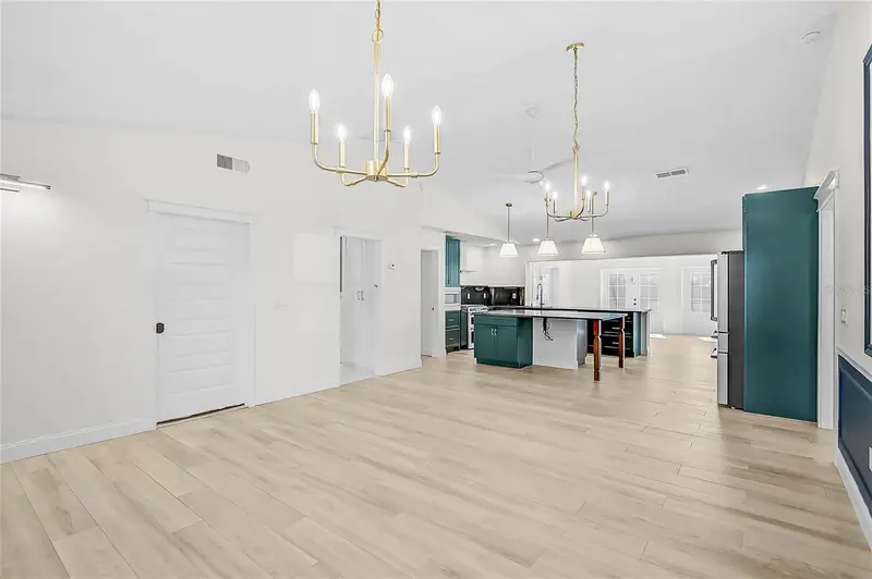 125 WOODINGHAM DRIVE, VENICE, photo 2 of 45