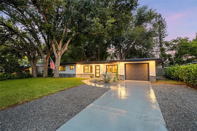 2410 VALENCIA DRIVE, SARASOTA