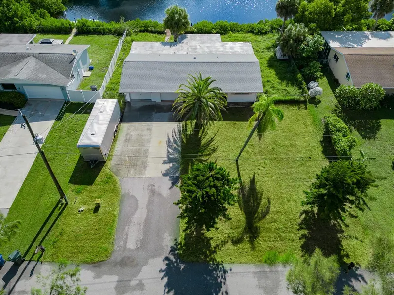 605 BARNES PARKWAY, NOKOMIS