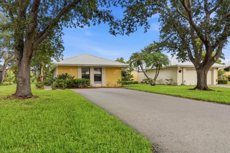 311 PEMBROKE LANE #196, VENICE