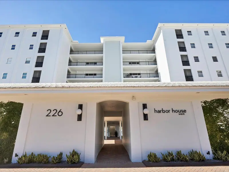 226 GOLDEN GATE POINT #44, SARASOTA