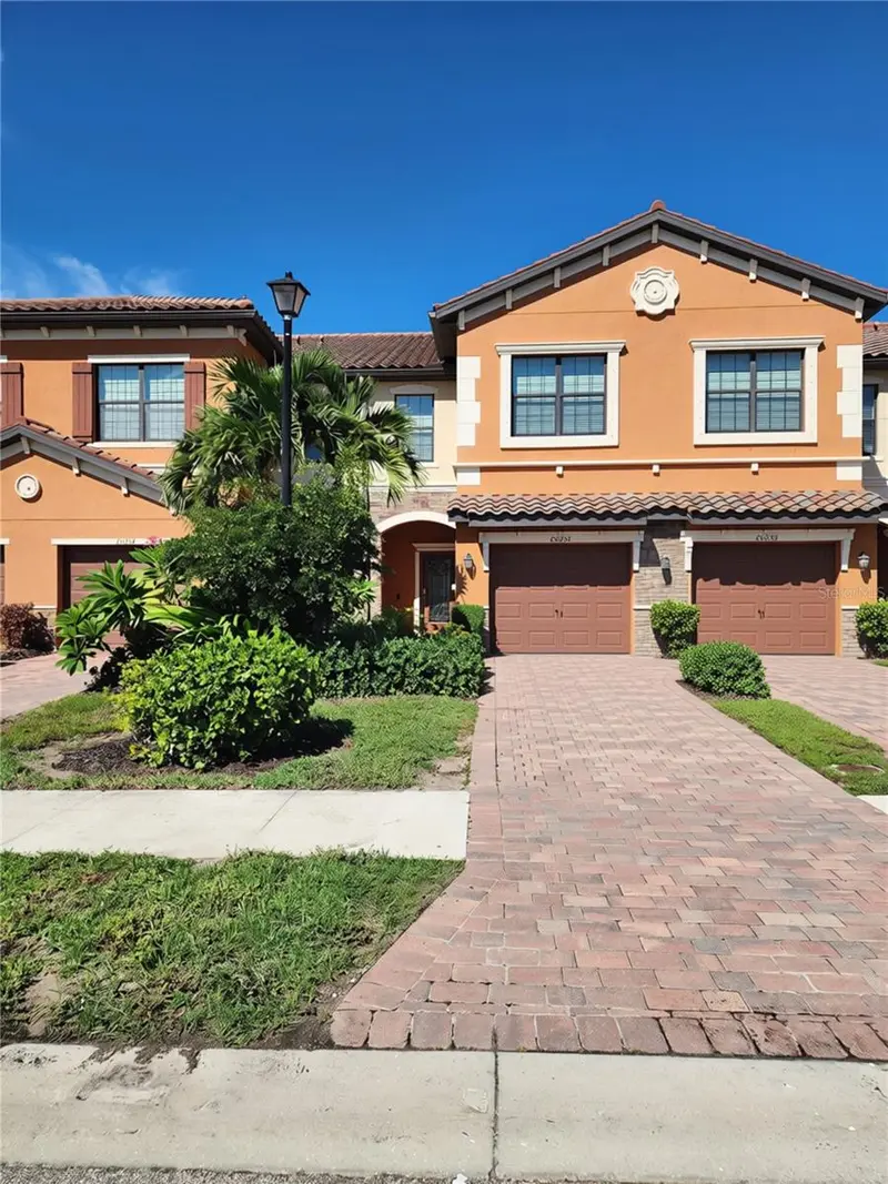 20252 LAGENTE CIRCLE, VENICE