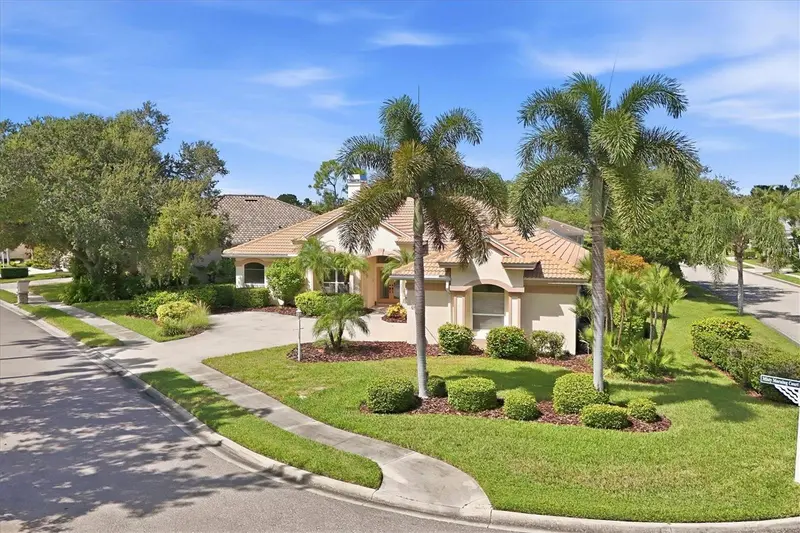 8404 MISTY MORNING COURT, LAKEWOOD RANCH