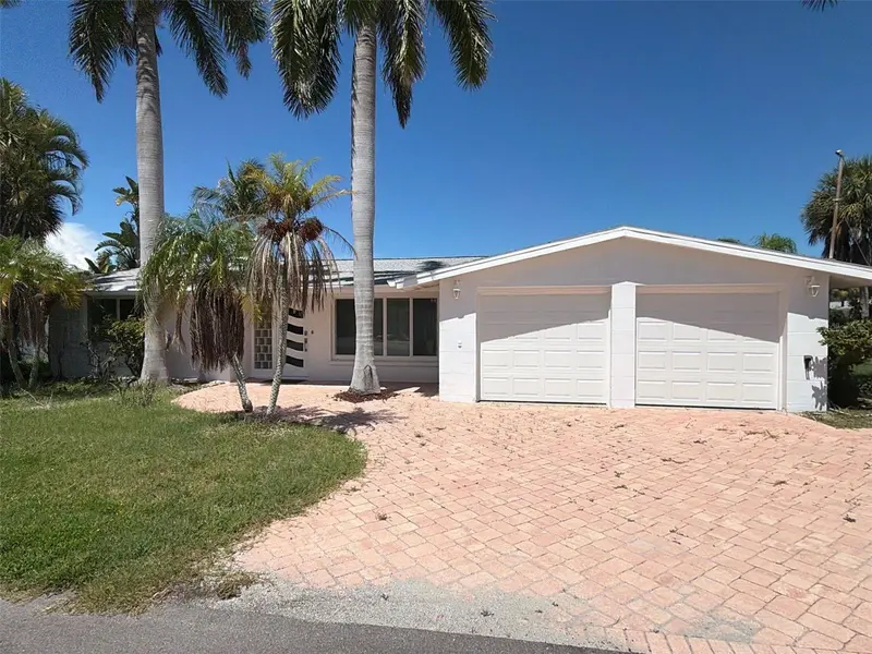 561 TARAWITT DRIVE, LONGBOAT KEY