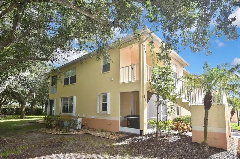 903 CASA DEL LAGO WAY #903, VENICE