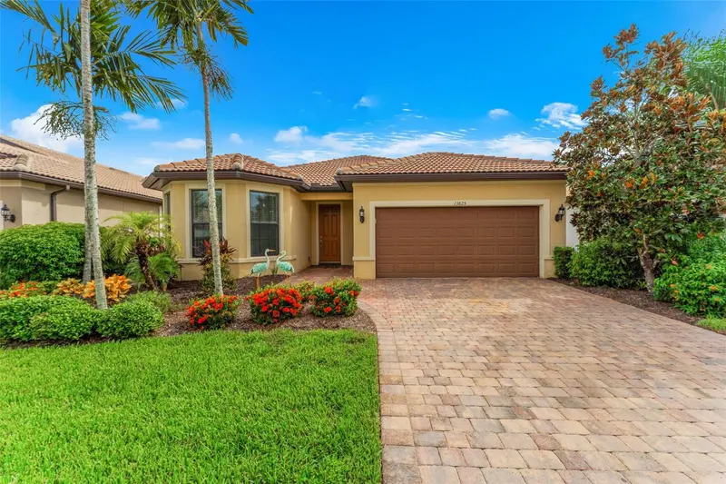 13825 KARINA STREET, VENICE