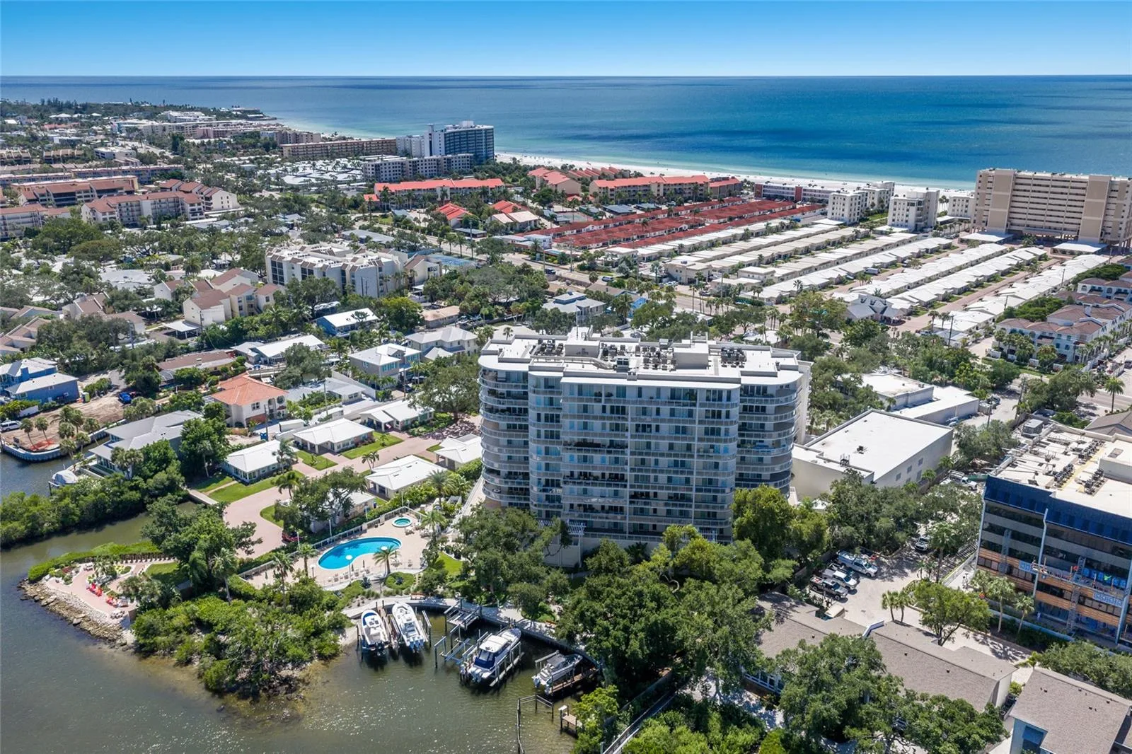 Welcome to Summer Cove! Directly on the intracoastal with community access to the beach