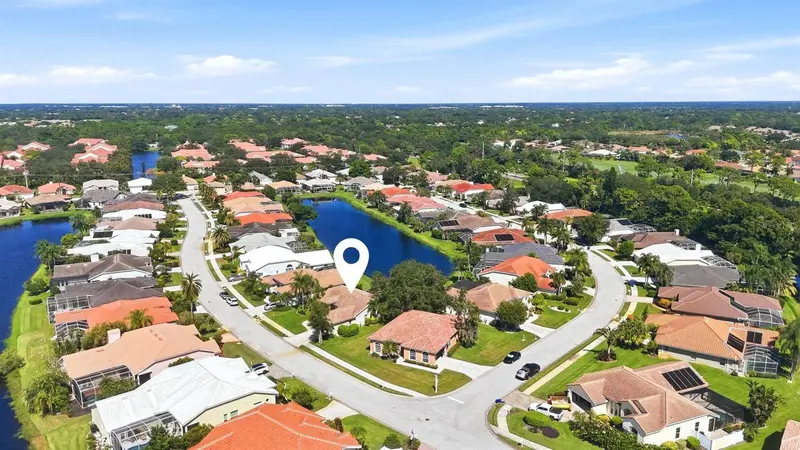 4246 HEARTHSTONE DRIVE, SARASOTA, photo 2 of 38