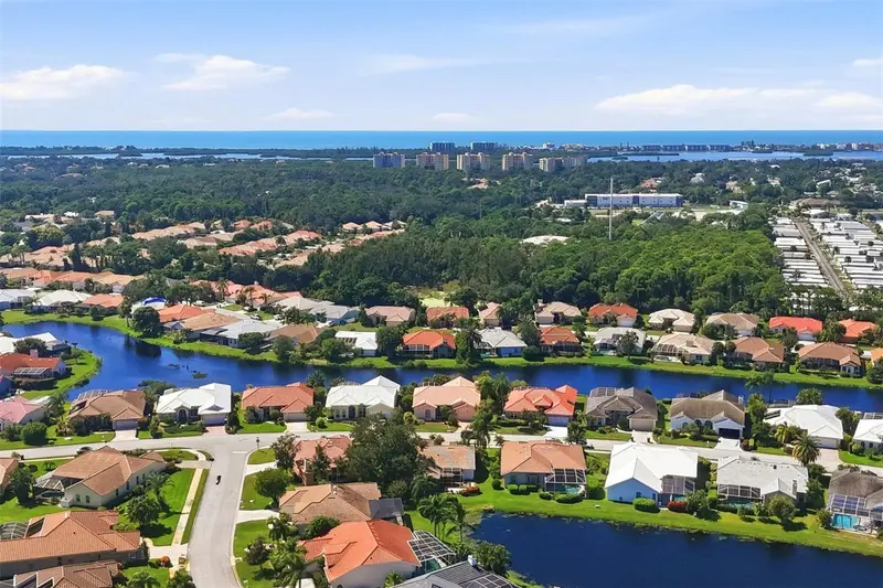 4246 HEARTHSTONE DRIVE, SARASOTA, photo 3 of 38