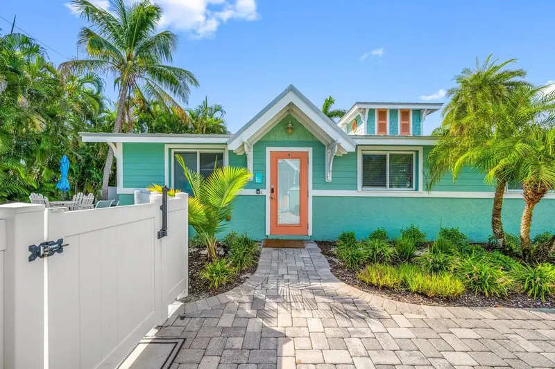 3007 AVENUE #B, BRADENTON BEACH