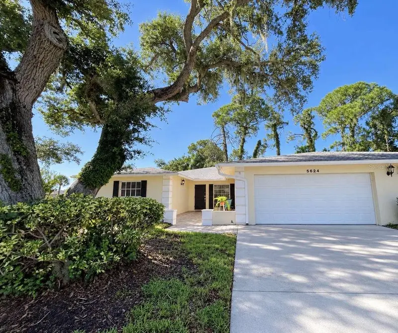 5624 PALM AIRE DRIVE #V105, SARASOTA