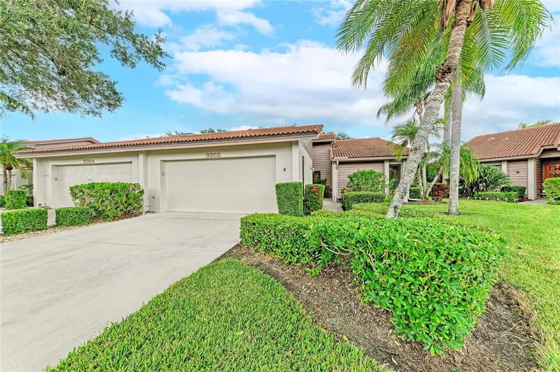3952 WILSHIRE CIRCLE #166, SARASOTA