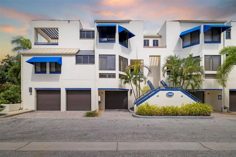 1920 HARBOURSIDE DRIVE #1003, LONGBOAT KEY