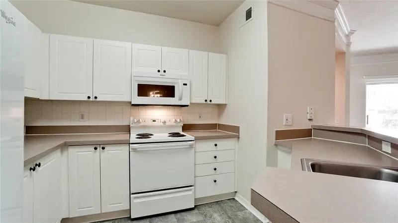 5160 NORTHRIDGE ROAD #201, SARASOTA, photo 3 of 17