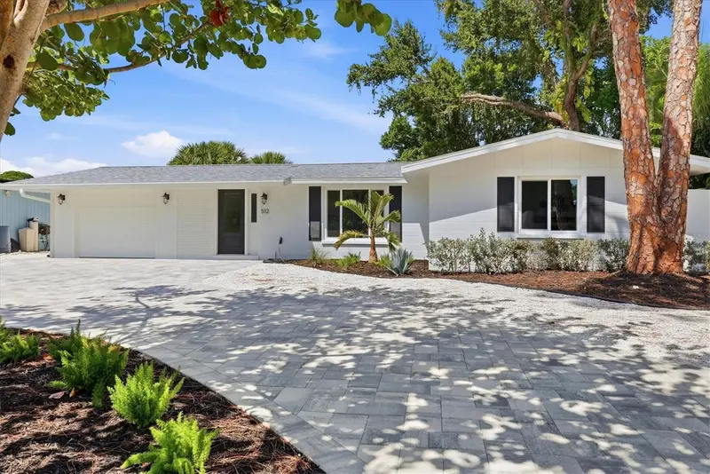 512 SANTE JOSEPH STREET, VENICE