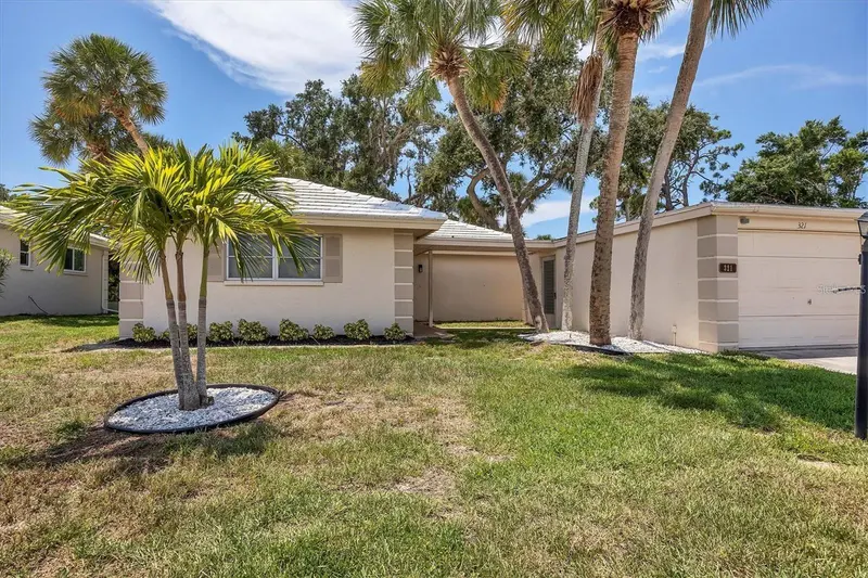 321 DANTE DRIVE #321, NOKOMIS